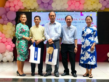 Chia tay các thầy cô về hưu