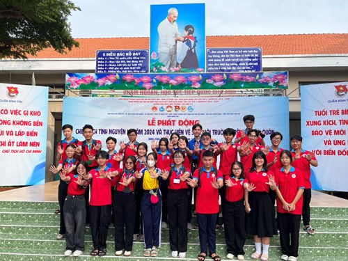 Lễ ra quân chiến dịch hoa phượng đỏ cấp quận