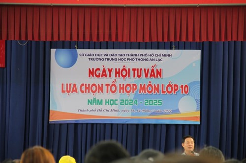 Ngày hội tư vấn lựa chọn tổ hợp môn lớp 10 năm học 2024 - 2025