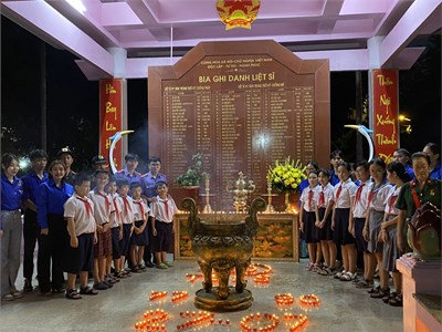 Thắp nến tri ân các anh hùng liệt sĩ 27/7