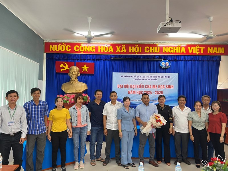 <a href="/hoat-dong-nha-truong/dai-hoi-dai-bieu-cha-me-hoc-sinh-truong-thpt-an-nghia-nam-hoc-2024-2025/ct/14750/511331">Đại hội Đại biểu cha mẹ học sinh trường THPT<span class=bacham>...</span></a>