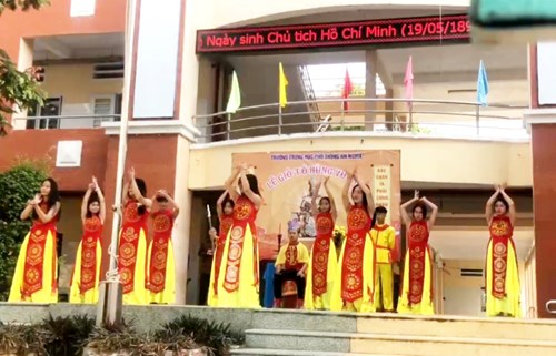 Hoạt động tái hiện thời kỳ vua hùng trong lễ giỗ tổ hùng vương của clb văn học