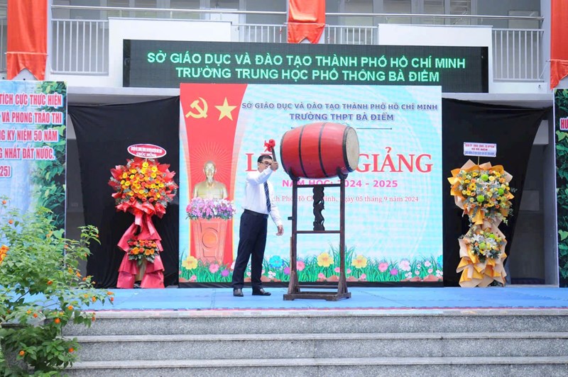 <a href="/tin-tuc-su-kien/le-khai-giang-truong-thpt-ba-diem-nam-hoc-2024-2025/ct/14687/509242">Lễ khai giảng trường THPT Bà Điểm năm học 2024<span class=bacham>...</span></a>