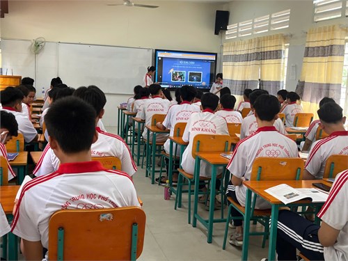 Hoạt động chuyên môn tổ Vật lý tháng 9/2024