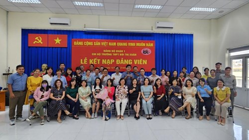 Lễ kết nạp đồng chí Tăng Thị Bích Vân vào Đảng cộng sản Việt Nam