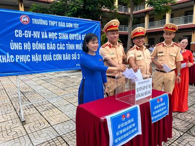 Cán bộ, giáo viên, nhân viên và học sinh Trường THPT Đào Sơn Tây hưởng ứng quyên góp ủng hộ đồng bào các tỉnh Miền Bắc