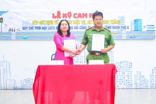 Lễ kí cam kết các quy định về an ninh trật tự, an toàn giao thông, quy chế phối hợp giữa nhà trường và công an phường tăng nhơn phú a