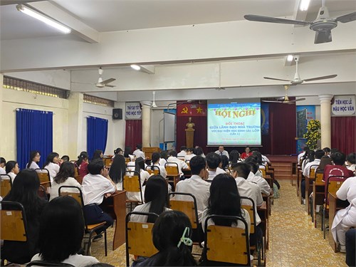 Hội nghị đối thoại giữa lãnh đạo nhà trường với học sinh lần 1 năm học 2024 − 2025