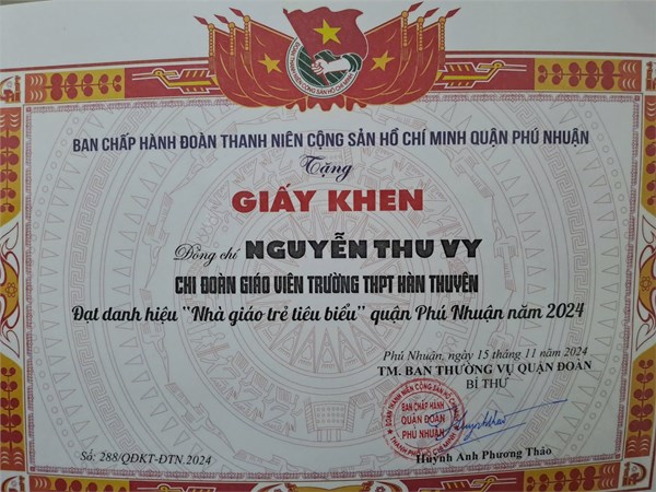 Cô Nguyễn Thu Vy nhận giấy khen của Quận Đoàn:  Nhà giáo trẻ tiêu biểu quận Phú Nhuận  năm 2024