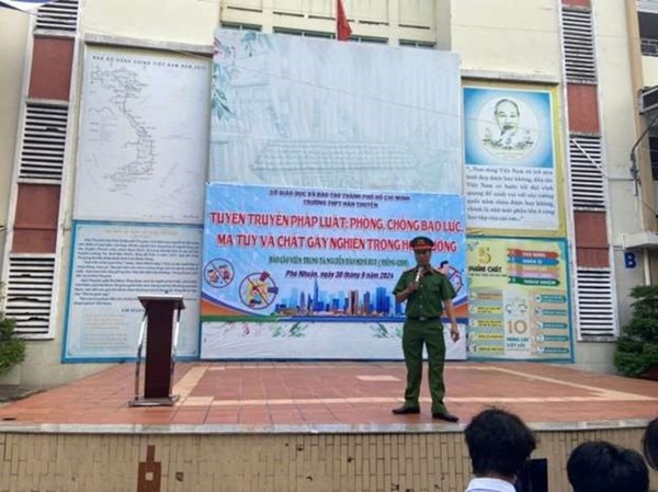 Sinh hoạt chuyên đề “Tuyên truyền pháp luật; phòng, chống bạo lực, ma túy và chất gây nghiện trong học đường”