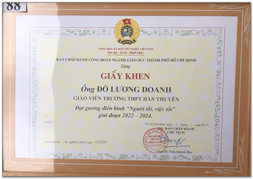 Thầy Đỗ Lương Doanh - Giáo viên Trường THPT Hàn Thuyên được nhận Giấy khen của CĐGD Thành phố: Đạt gương điển hình  Người tốt, việc tốt  giai đoạn 2022-2024