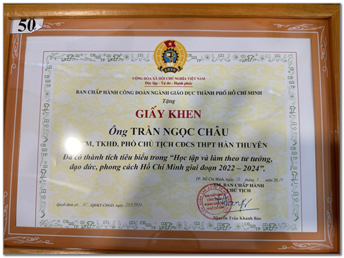 Thầy Trần Ngọc Châu - TTCM, TKHĐ, PCT CĐCS Trường THPT Hàn Thuyên được nhận Giấy khen của CĐGD Thành phố: Đã có thành tích tiêu biểu trong  Học tập và làm theo tư tưởng, đạo đức, phong cách Hồ Chí Minh giai đoạn 2022-2024