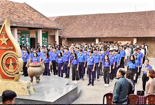 Lễ kết nạp đoàn đợt 1 - Năm học 2023-2024