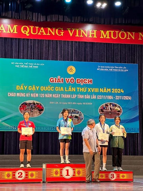 Chúc mừng em Trần Quỳnh Trang lớp 12A2 đạt huy chương đồng môn Đẩy Gậy cấp Quốc Gia lần thứ XVIII năm 2024
