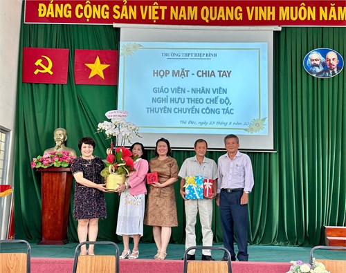 Buổi Họp mặt - Chia tay Giáo viên, Nhân viên nghỉ hưu theo chế độ, thuyên chuyển công tác.