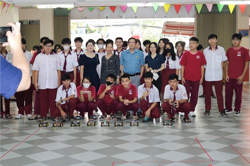 Cuộc thi “Sáng tạo xe điều khiển dành cho học sinh THPT Hòa Bình”