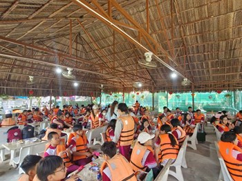 Trãi nghiệm khu du lịch Cồn Phụng trường Hòa Bình