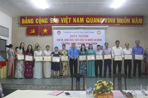 Hội nghị cán bộ, viên chức, người lao động trường thpt hoàng hoa thám năm học 2024-2025