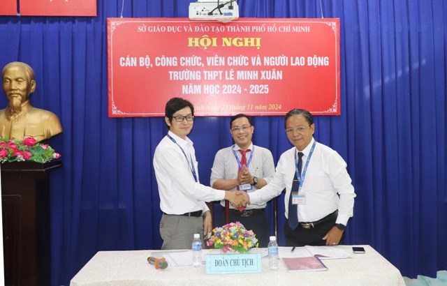 <a href="/tin-tuc/hoi-nghi-can-bo-cong-chuc-vien-chuc-nguoi-lao-dong-nam-hoc-2024-2025/ct/89775/516744">Hội nghị Cán bộ - Công chức - Viên chức<span class=bacham>...</span></a>