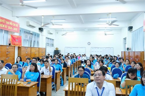Hội nghị công chức, viên chức và người lao động trường THPT Linh Trung năm học 2024-2025