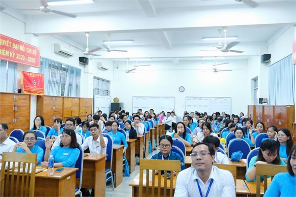 Hội nghị công chức, viên chức và người lao động trường THPT Linh Trung năm học 2024-2025