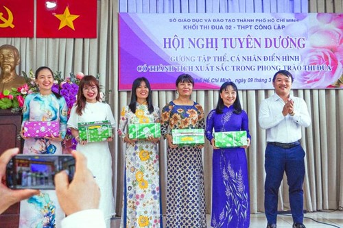 Hội nghị điển hình tiên tiến khối thi đua 02 - thpt công lập năm học 2023 – 2024