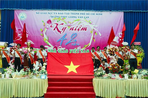 Chào mừng kỷ niệm 42 năm ngày nhà giáo việt nam ( 20/11/1982 - 20/11/2024 )
