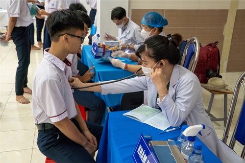 Khám sức khỏe học sinh năm học 2024 - 2025