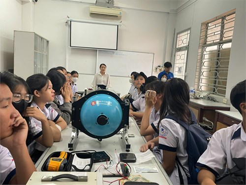 Hoạt động trải nghiệm môn Vật Lý “Vật lý trong các ngành nghề”