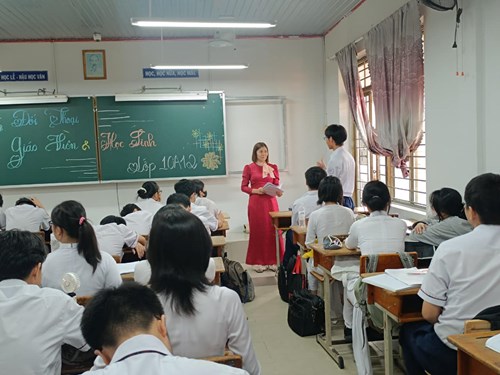 Đối thoại giữa giáo viên chủ nhiệm với học sinh