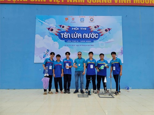 Trường thpt ngô quyền tham gia hội thi tên lửa nước thành phố hồ chí minh lần thứ 14 năm 2024.