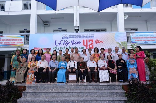 Trường THPT Nguyễn An Ninh tổ chức lễ kỷ niệm 42 năm ngày Nhà Giáo Việt Nam (20/11/1982 - 20/11/2024)