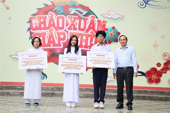 Buổi chào cờ đầu tuần của niềm vui