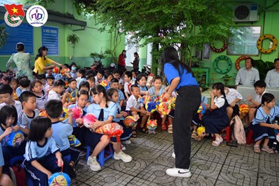 Chương trình “Vui hội Trung thu” và tặng quà cho các em thiếu nhi
