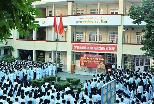 Lắng nghe mùa xuân về - sắc xuân
