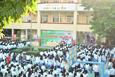Trường THPT NGUYỄN HIỀN tổ chức ngày hội tư vấn tuyển sinh - hướng nghiệp: “ĐÚNG NGÀNH NGHỀ - SÁNG TƯƠNG LAI”