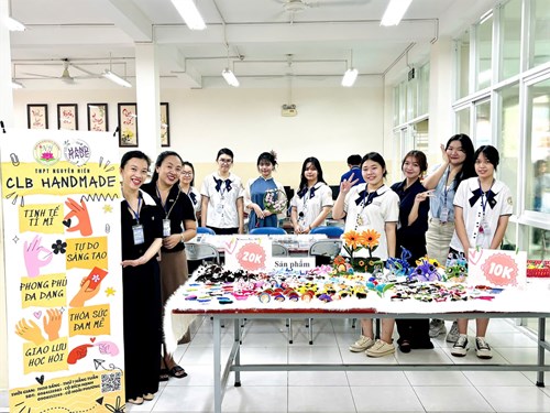 Các câu lạc bộ  vui quên lối về  ở Trường THPT Nguyễn Hiền