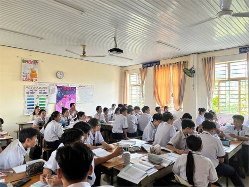 Tổ Địa lý Trường THPT Nguyễn Hữu Cảnh thực hiện Nghiên cứu Bài học với chủ đề:
 “Một số vấn đề An ninh toàn cầu”