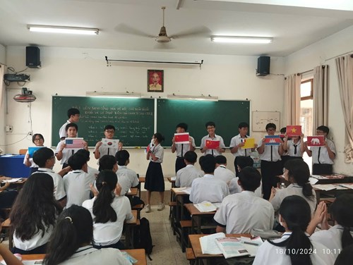 Tổ lịch sử tổ chức nghiên cứu bài học khối 11 với chủ đề: “bài 3: liên bang cộng hòa xã hội chủ nghĩa xô viết ra đời và sự phát triển của chủ nghĩa xã hội sau chiến tranh thế giới thứ 2”