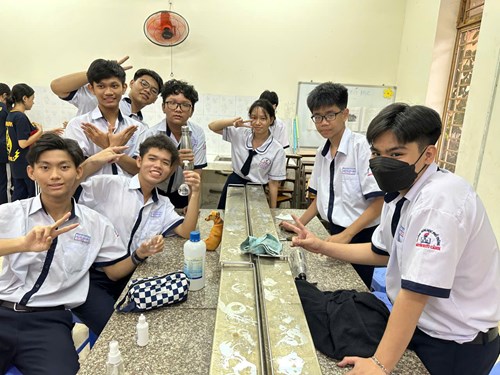 Câu lạc bộ Hóa Học tháng 10 năm 2024: Pha chế nước rửa tay sát khuẩn