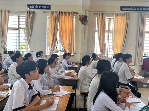 Tổ Địa lý Trường THPT Nguyễn Hữu Cảnh thực hiện Nghiên cứu Bài học với chủ đề:  Đặc điểm dân số và phân bố dân cư ở nước ta”