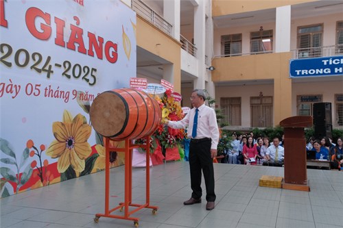 Trường thpt nguyễn hữu cảnh long trọng tổ chức lễ khai giảng năm học mới

năm học 2024-2025