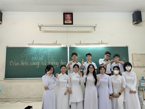 Trường thpt nguyễn hữu cảnh tổ chức tiết học tnhn chuyên đề “văn hóa ứng xử trong học đường” tại các lớp - học kỳ i năm học 2024-2025

​