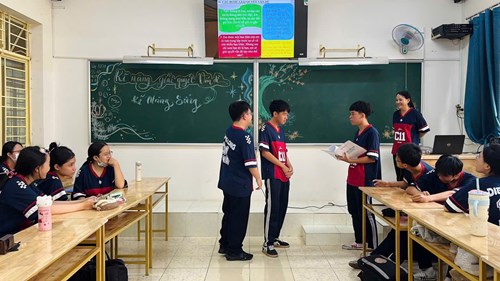 Trường thpt nguyễn hữu cảnh tổ chức dạy kỹ năng sống cho học sinh khối 12 học kì i năm học 2024-2025

chuyên đề: “kỹ năng ra quyết định”