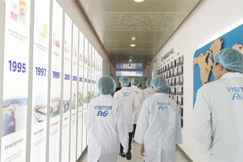 Học sinh trường THPT Nguyễn Hữu Huân tham gia chương trình “Chuyến xe Tri thức” dành cho học sinh khối Trung học phổ thông trên địa bàn thành phố Thủ Đức