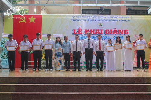 Lễ Khai Giảng năm học 2024 - 2025 tại trường THPT Nguyễn Hữu Huân
