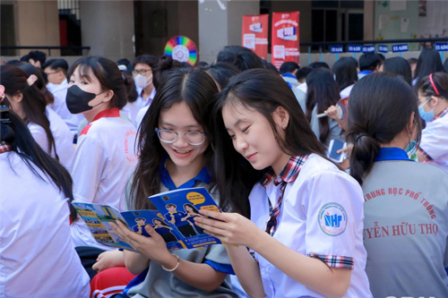 Giáo viên nhiều môn không có... tiết dạy bài báo Người Lao động ra ngày 03/01/2024