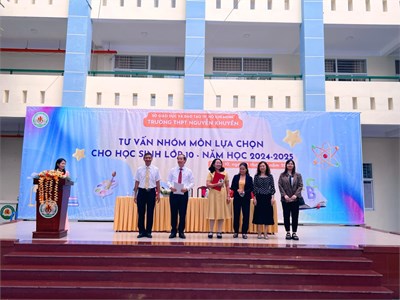Trường THPT Nguyễn Khuyến tư vấn nhóm môn lựa chọn cho học sinh lớp 10 năm học 2024 - 2025