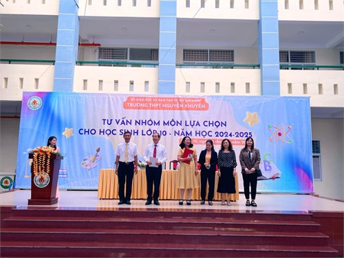 Trường THPT Nguyễn Khuyến tư vấn nhóm môn lựa chọn cho học sinh lớp 10 năm học 2024 - 2025