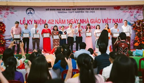 Lễ kỷ niệm 42 năm ngày nhà giáo việt nam 20/11 trường thpt nguyễn thị diệu